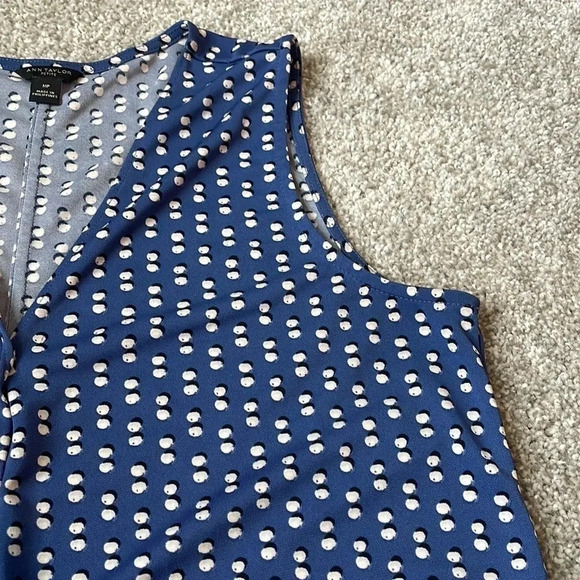 Ann Taylor petite medium polyester blue with white polka dots sleeveless blouse - Picture 3 of 6
